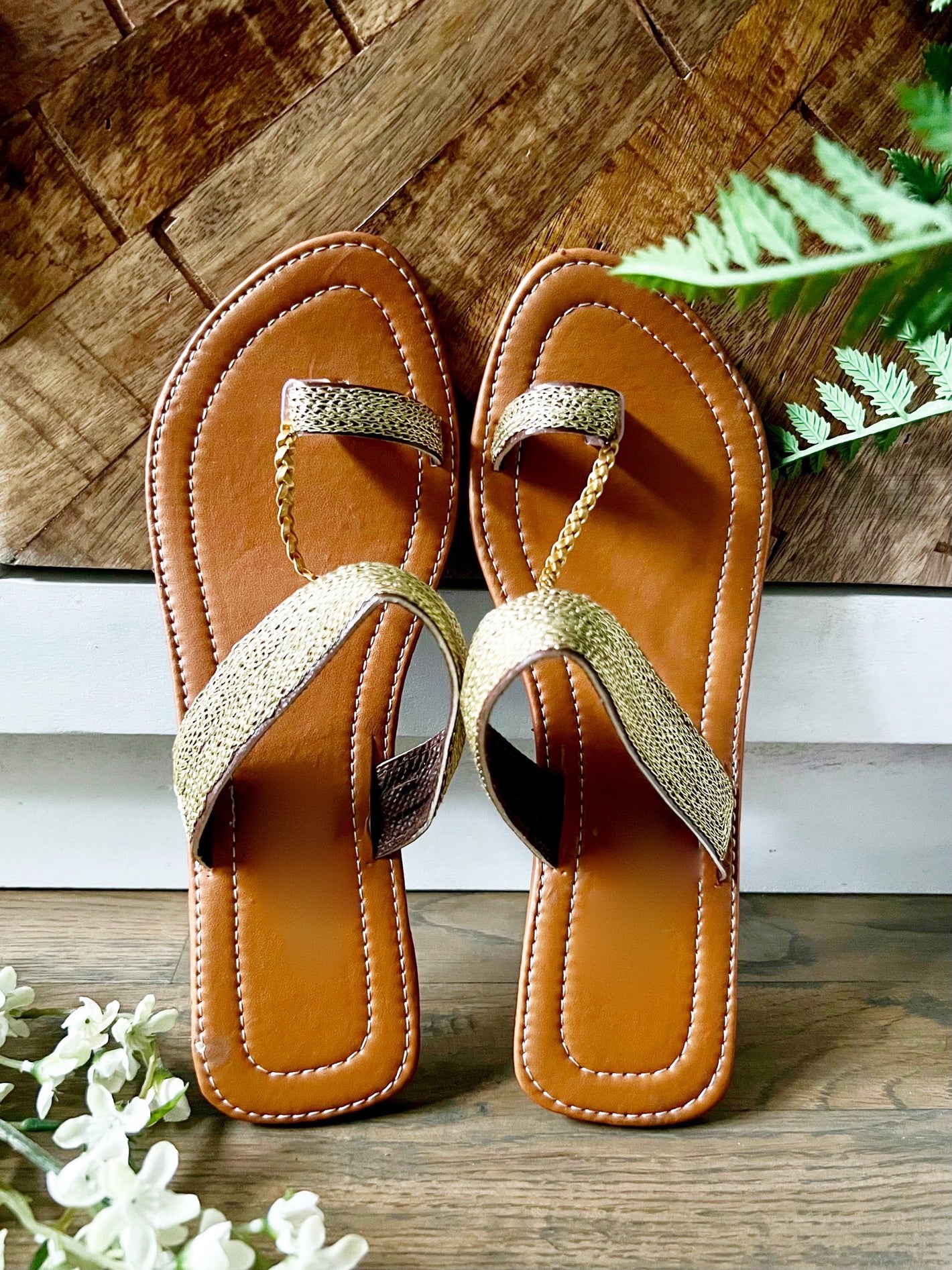 Kolhapuri Chappal With Gold Strap